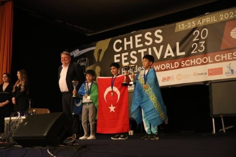 Юный шахматист из Узбекистана получил серебро на чемпионате мира