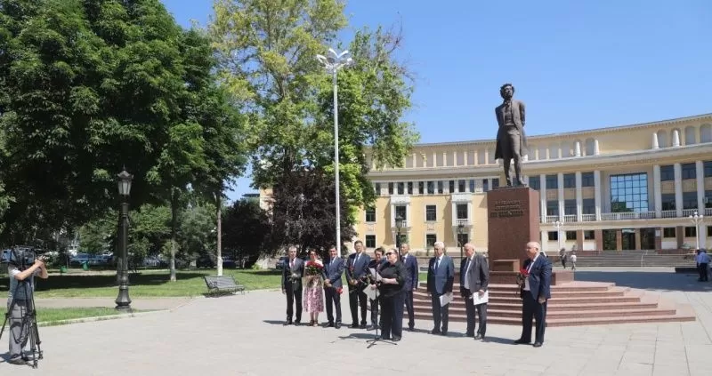 Великий и незабвенный. Узбекистан отмечает 225 лет со дня рождения Александра Пушкина