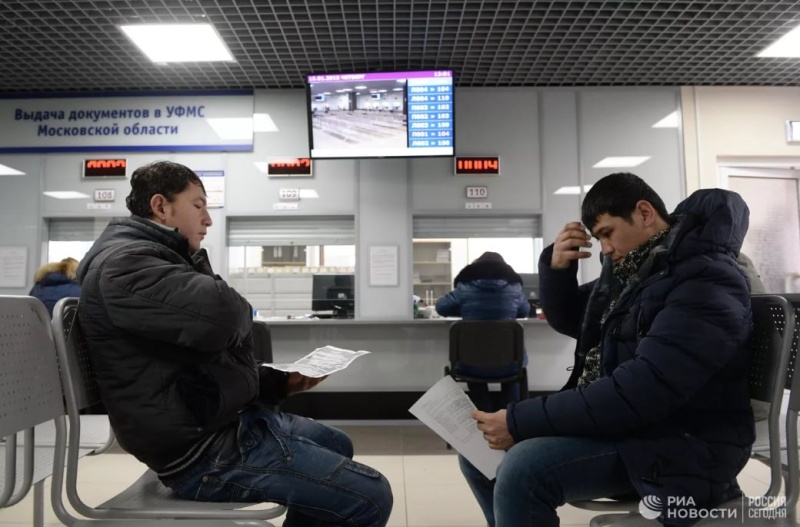 Действие трудового патента для мигрантов в России могут продлить до 3 лет
