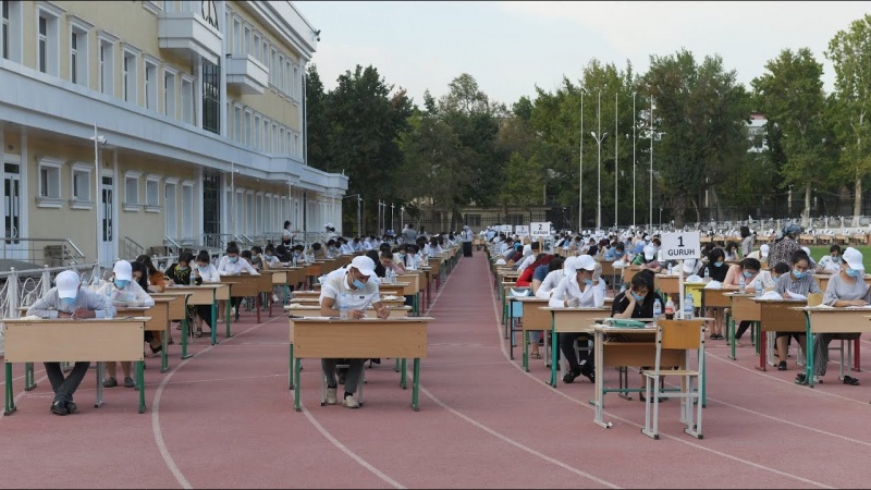 Оле-оле — абитуриенты, вперед: как сдают экзамены на "Пахтакоре".