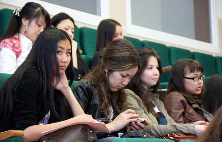 В Узбекистане появится университет и техникумы только для женщин