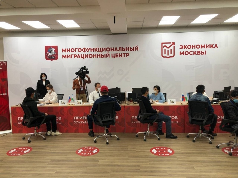 Как в Ташкенте готовят 10 тысяч рабочих для стройки в России. Фото
