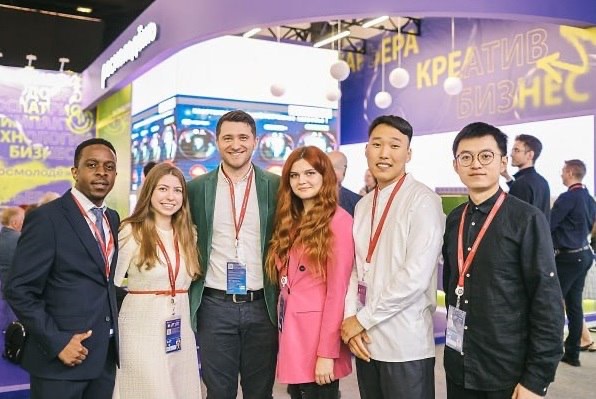 Трое молодых узбекистанцев стали лидерами российского конкурса, представив будущее планеты