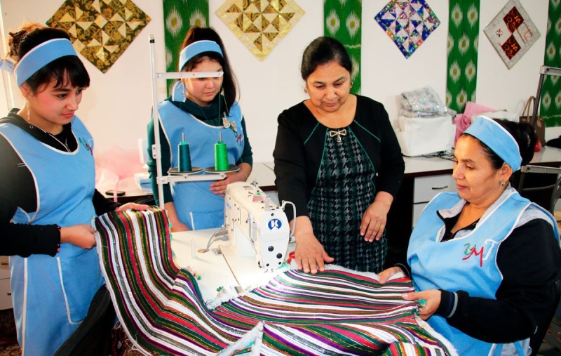 Женщин Узбекистана со стажем работы не менее 5 лет примут в вузы без экзаменов