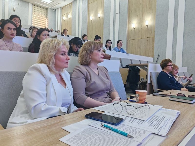 В Самарканде обсудили роль русского языка в поликультурной среде