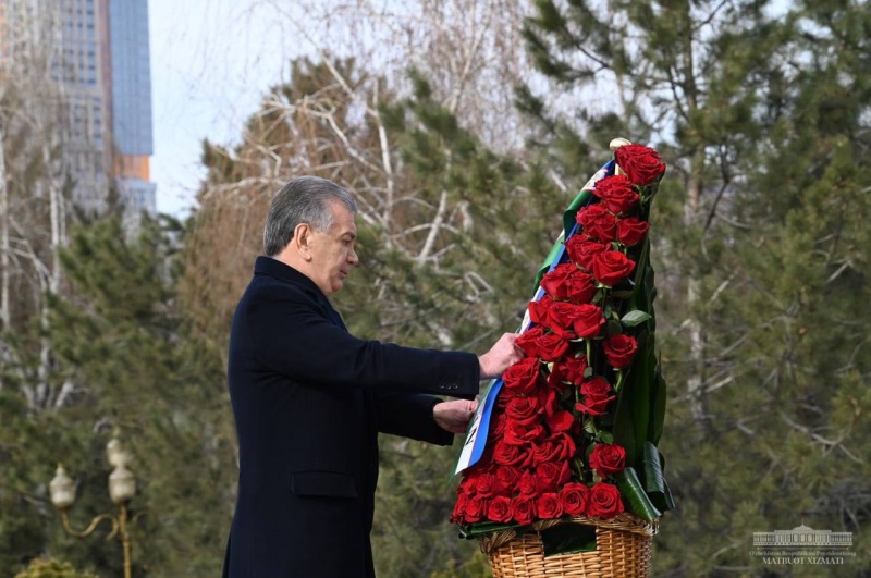 Шавкат Мирзиёев почтил память первого президента