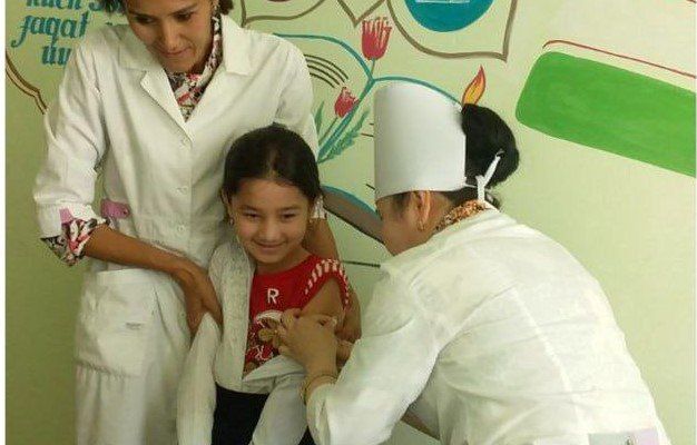 В Узбекистане бесплатно получат прививку от гриппа более 2 млн человек. Вакцину завезли из России