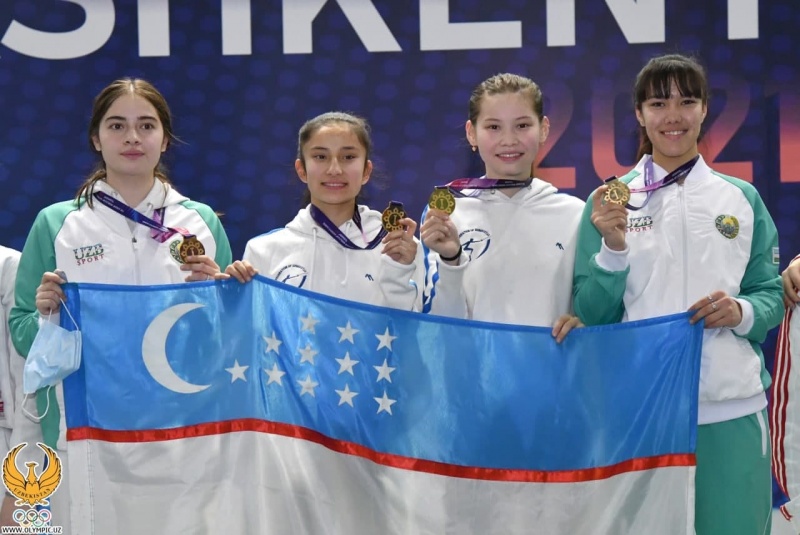 Фехтовальщицы из Узбекистана завоевали золото на Кубке мира