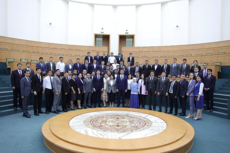 В Узбекистане пересмотрят законы, касающиеся молодежи