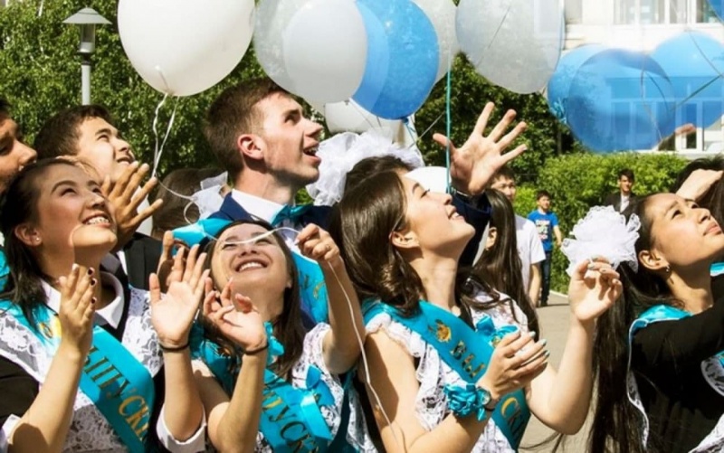 Выпускникам президентских школ Узбекистана оплатят контракт в зарубежных вузах
