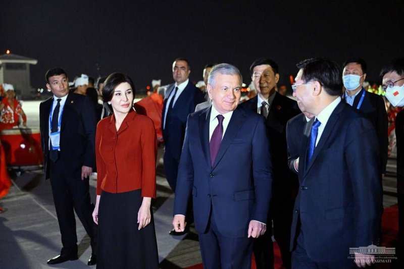 Президент Узбекистана прибыл в Сиань с госвизитом и для участия в саммите “ЦА – Китай»”. Что ожидается