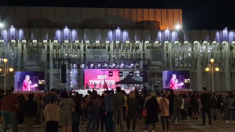 «Сияй, Ташкент!»: концерт Михаила Турецкого заставил жителей города петь в унисон артистам