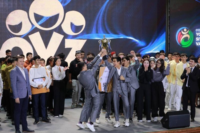 Самых веселых и находчивых школьников страны наградили в Ташкенте