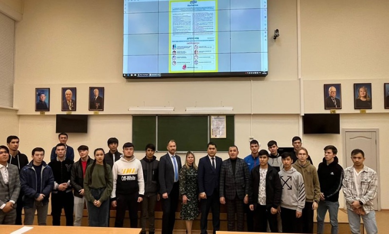 Узбекские дипломаты встретились со студентами-соотечественниками в Екатеринбурге