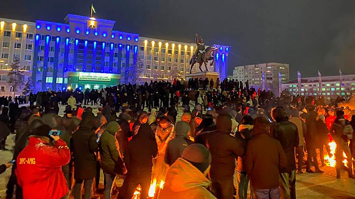 Беспорядки и митинги. Что происходит в Казахстане?